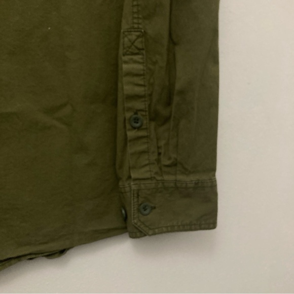 Duluth Trading Co. Men's Shirt Button Down M Green Organic Cotton Zip Pocket - Picture 10 of 15